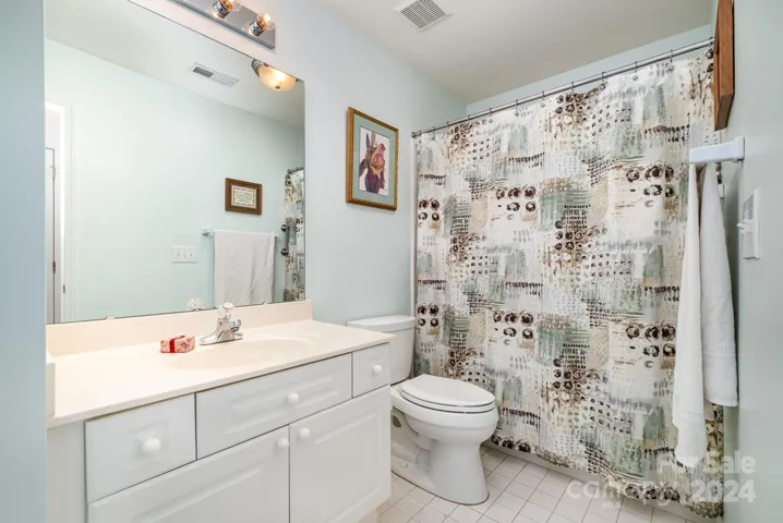 Second/guest bath