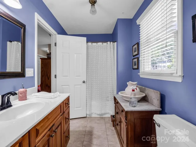 Full Bathroom Upstairs