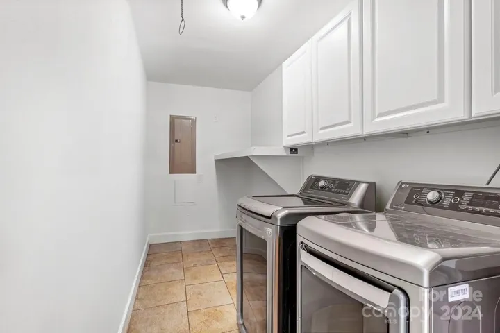 laundry area (shelving was added)