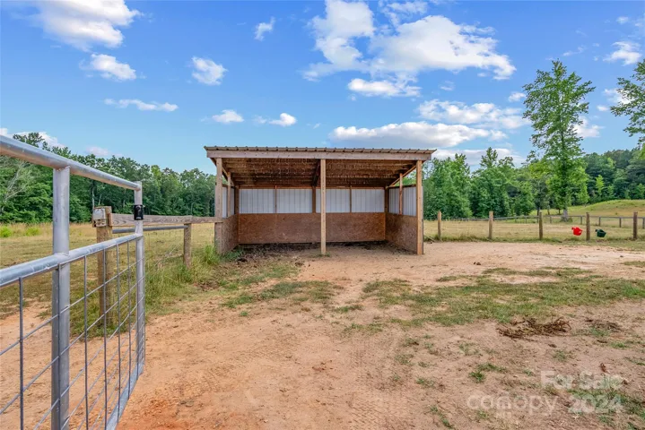 There are two run-in sheds on the property and a round pen.