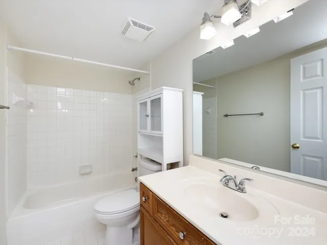 Primary bedroom ensuite