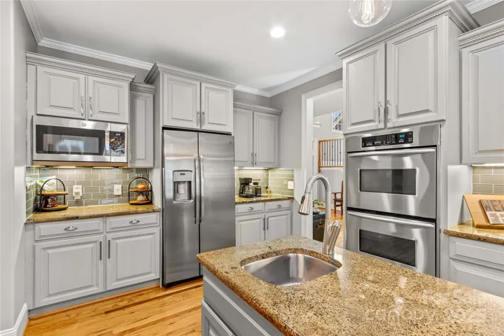 Prep Sink at Kitchen Island; Double Ovens
