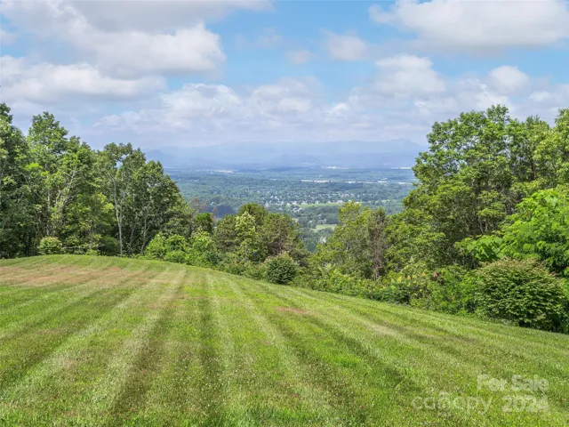 Front yard with view!