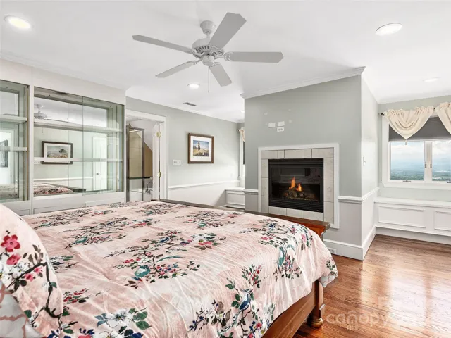 Bdrm with views 2nd level