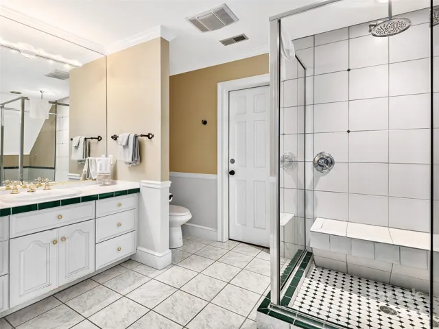 2nd level bath plus soaking tub