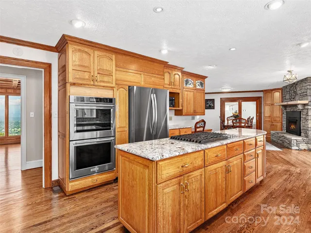 Kitchen w/ new appliances