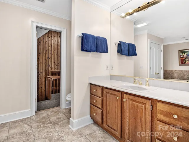 2nd level bath