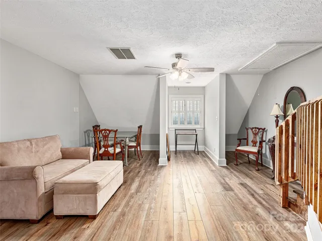 Apartment living/dining