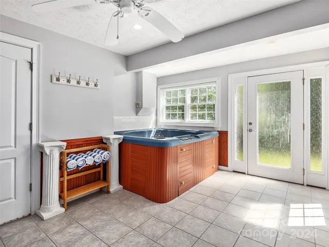 Spa room on main