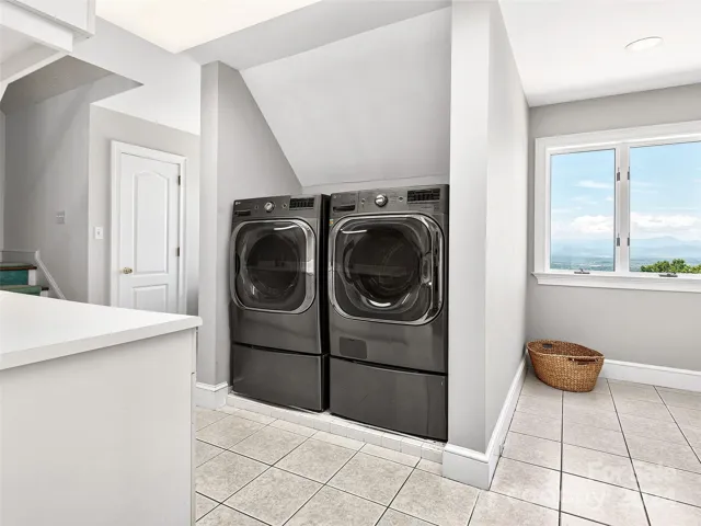 Laundry rm with view!