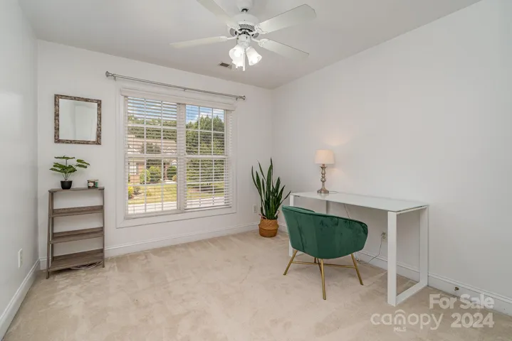 4th bedroom - great for a 2nd office as well!