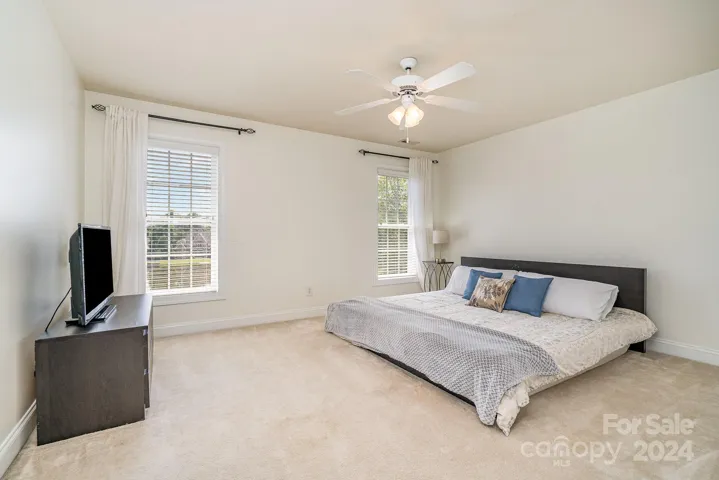3rd bedroom shares that "Jack and Jill" bath - and the lake views from these windows!