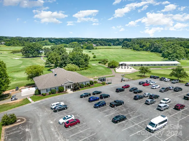The Divide Golf Club, with full service clubhouse, and state of the art driving range facilities and outdoor patio dining right here in the neighborhood!