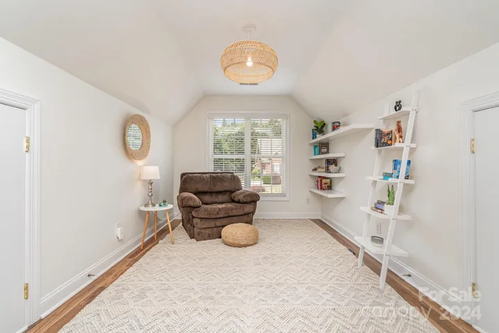 Another view of the bonus room..perfect reading nook!