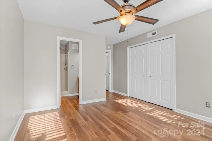 Primary Bedroom w/ en suite