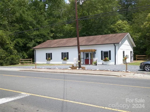 Location formerly known as "Diamond Jim's Relics"...
