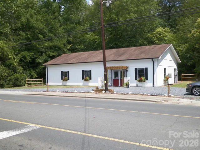 Location formerly known as "Diamond Jim's Relics"...