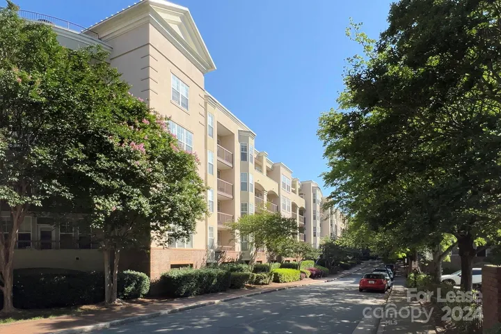 Uptown Condo in middle of 4th Ward next to 4th Ward park