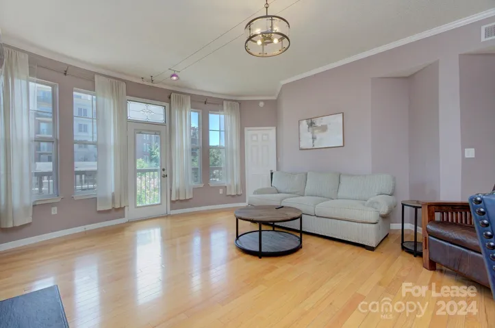 Split bedroom floor plan!