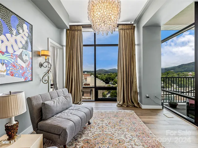 Guest Bedroom with Office Nook and En-Suite Bathroom