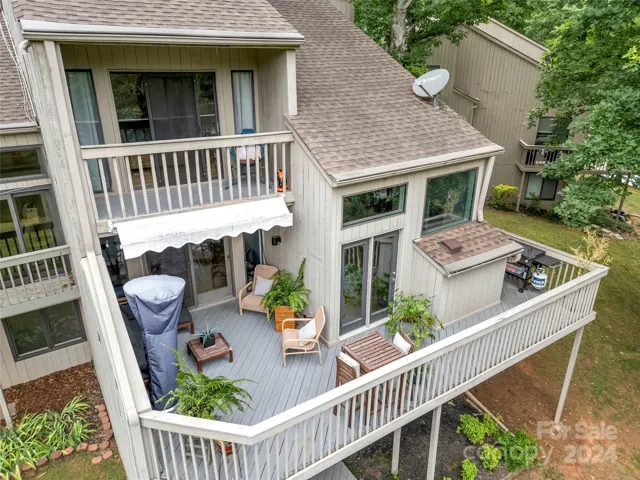 Back oversized deck