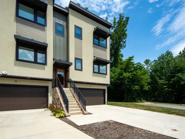 31 Macallan Ln is pictured on the far right