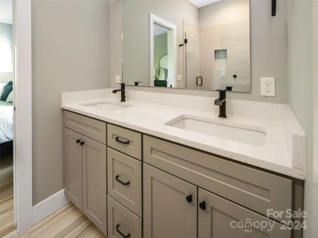 Dual vanities