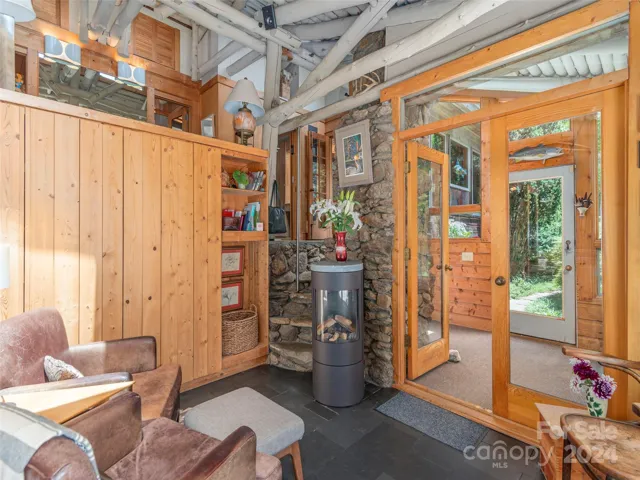 A Warm & Inviting Entry