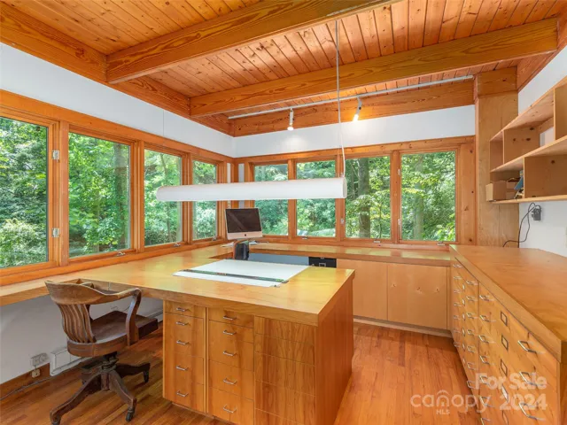 Wonderful as an Office or for Crafts