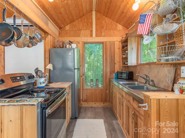 Full Kitchen