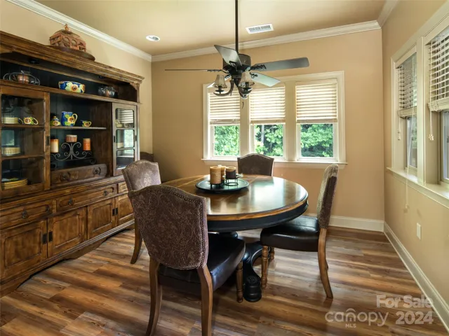 dining area nicely tucked away from traffic
