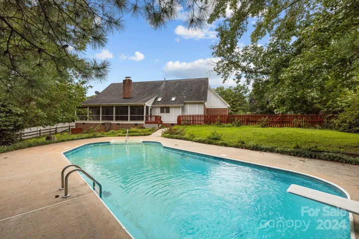 vinyl pool has been maintained over the years