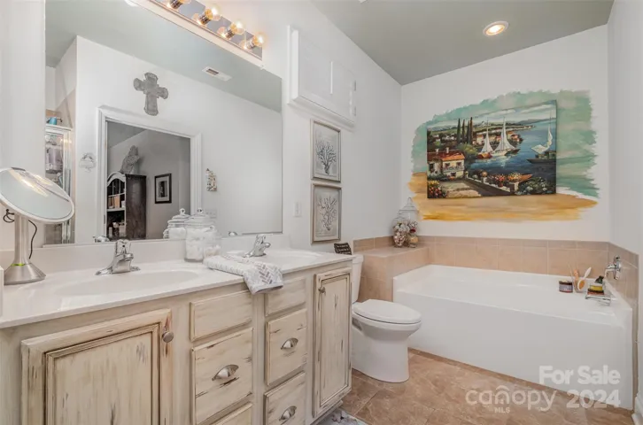 Garden Tub perfect for relaxation
