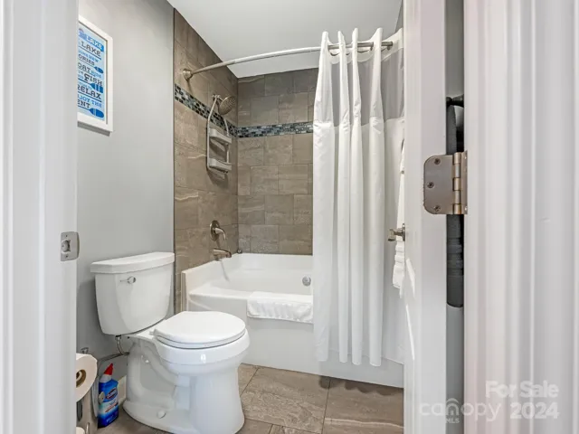 Primary tub/shower