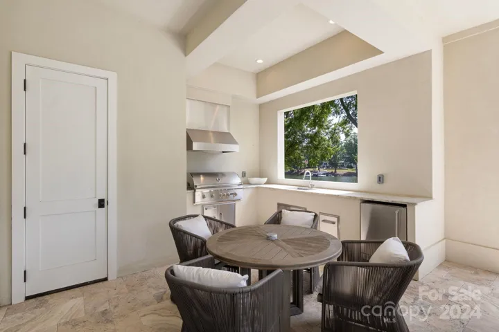 Outdoor Kitchen