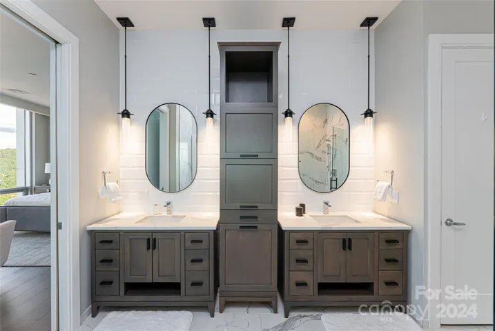 Primary Bedroom Suite Bathroom