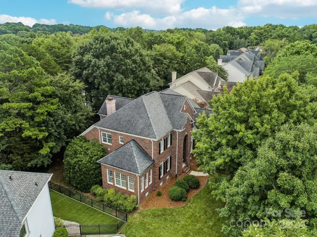 Lots of mature landscaping - privacy.