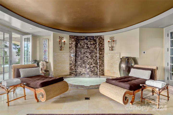 Grotto /Spa with whirlpool