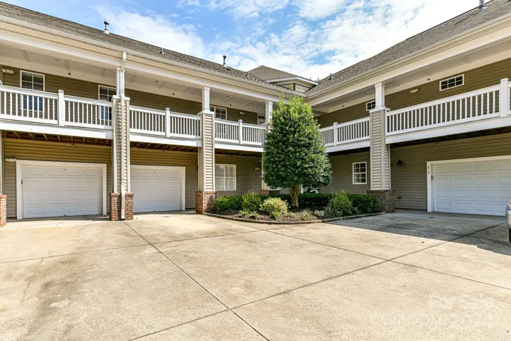 1 Car Garage!