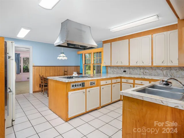 Plenty of Counter space and cabinetry