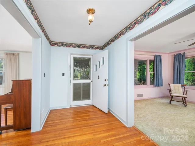 Foyer entrance Way