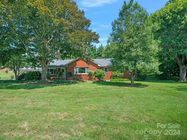 Well Built Mid Century Home in good Condition