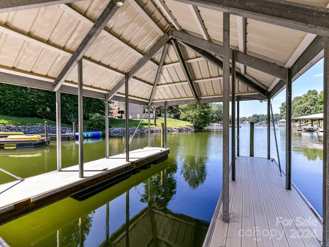 Covered Cherokee floating dock