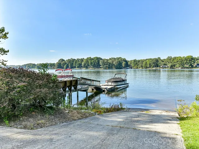 Community boat launch