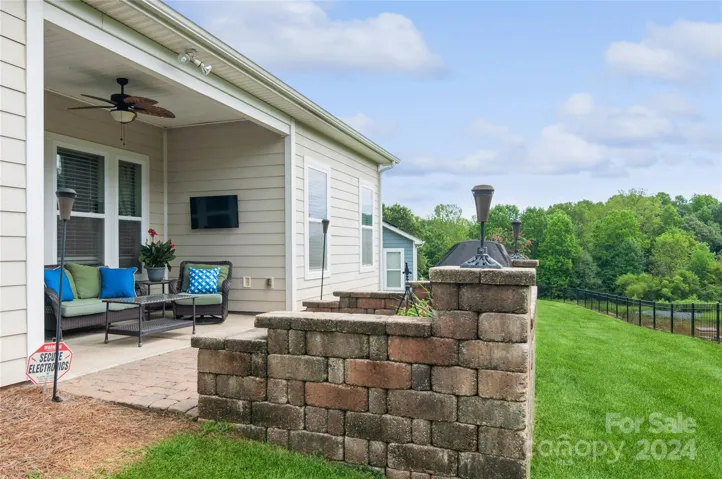 Nice view of backyard