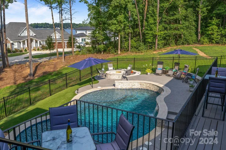 Pool/Yard