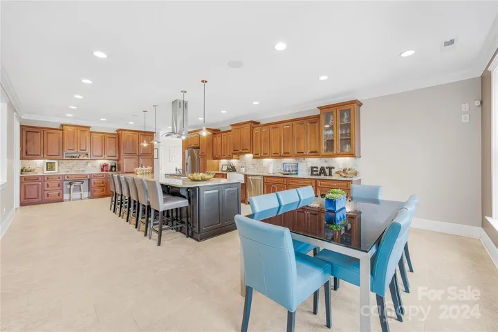 Breakfast area off kitchen