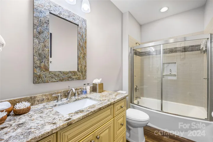 Main level full bath
