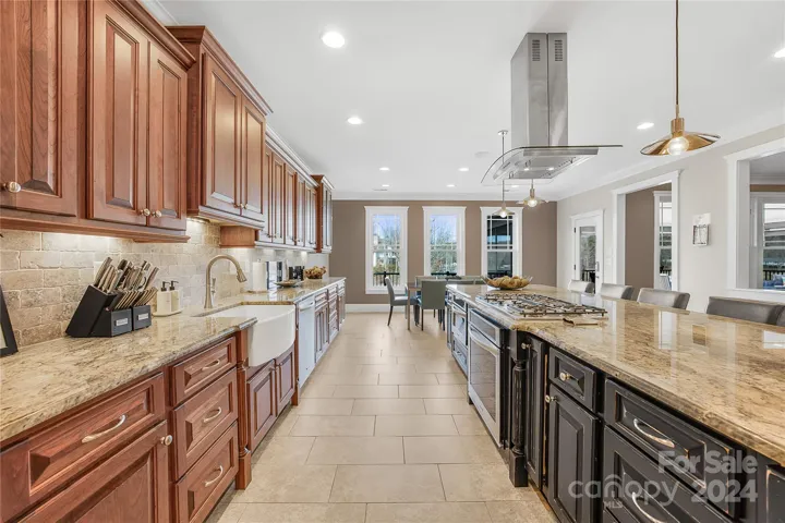 Gourmet kitchen