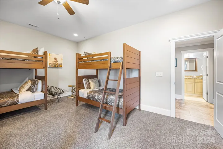 Lower level bunk room for 6